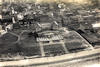 1955 (um) - Luftaufnahme von den Strandhallen