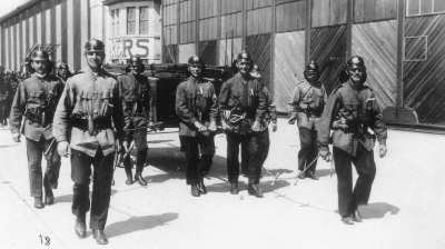 Gerätewagen mit Ausrüstungsgegenstände der "Steigertruppe"