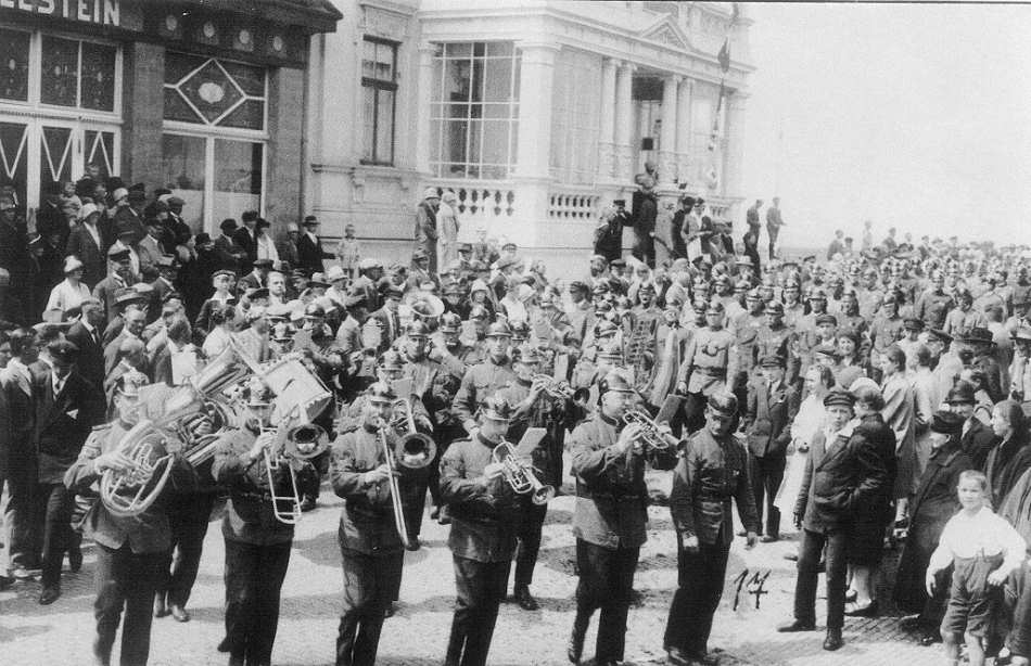 Der erste öffentliche Auftritt der neuen Norderneyer Feuerwehrkapelle Der erste öffentliche Auftritt der neuen Norderneyer Feuerwehrkapelle