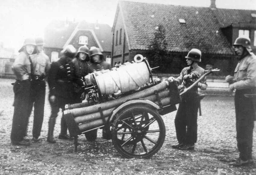 Grundausbildung der HJ Feuerwehr 1939