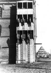 Steigerübung an der Volksschule 1939