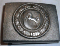 Neues Koppelschloss. Neues Koppelschloss.