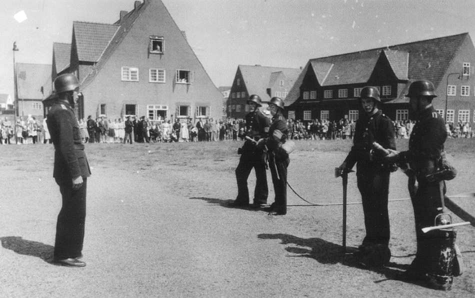 Schlauchtrupp - "3. Rohr" ... vor Schlauchtrupp - "3. Rohr" ... vor