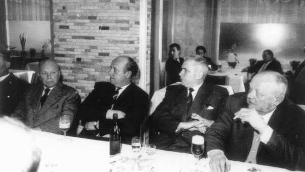 v.l.: Max Griska, Bgm. Willi Lührs, Stadtd. Harting, Ratsherr H. Pleines v.l.: Max Griska, Bgm. Willi Lührs, Stadtd. Harting, Ratsherr H. Pleines