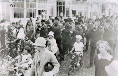 "Blumenkorso" Kinder-Umzug 1928