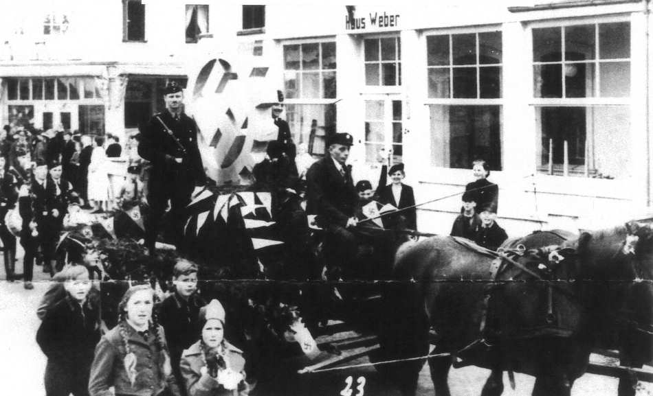 Großer Umzug der Werktätigen - 1. Mai 1937 Großer Umzug der Werktätigen - 1. Mai 1937