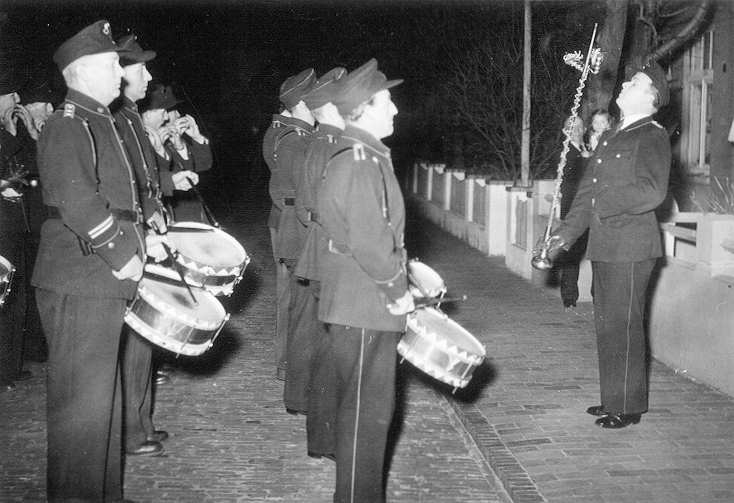 Hochzeitsständchen für einen Kameraden - 08.01.1955 Hochzeitsständchen für einen Kameraden - 08.01.1955