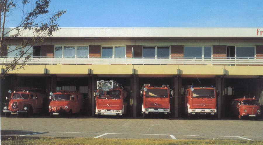 Einweihung des neuen Gerätehauses - 1974 Einweihung des neuen Gerätehauses - 1974