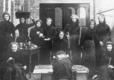 Bild vor dem Gemeindehaus aufgenommen